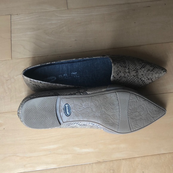 Dr. Scholls Tan snake loafers - Picture 2 of 3